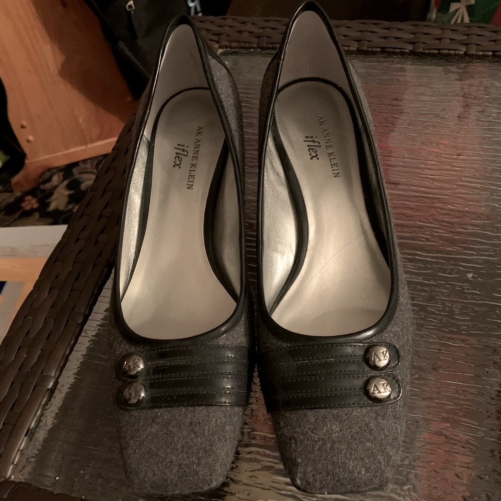 Anne Klein Black and Gray shoes sz 8.5M EUC